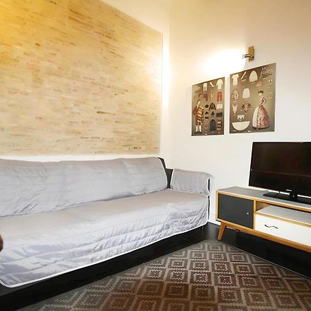 Apartamento Reformado Cerca De La Plaza Redonda Valencia Exterior photo