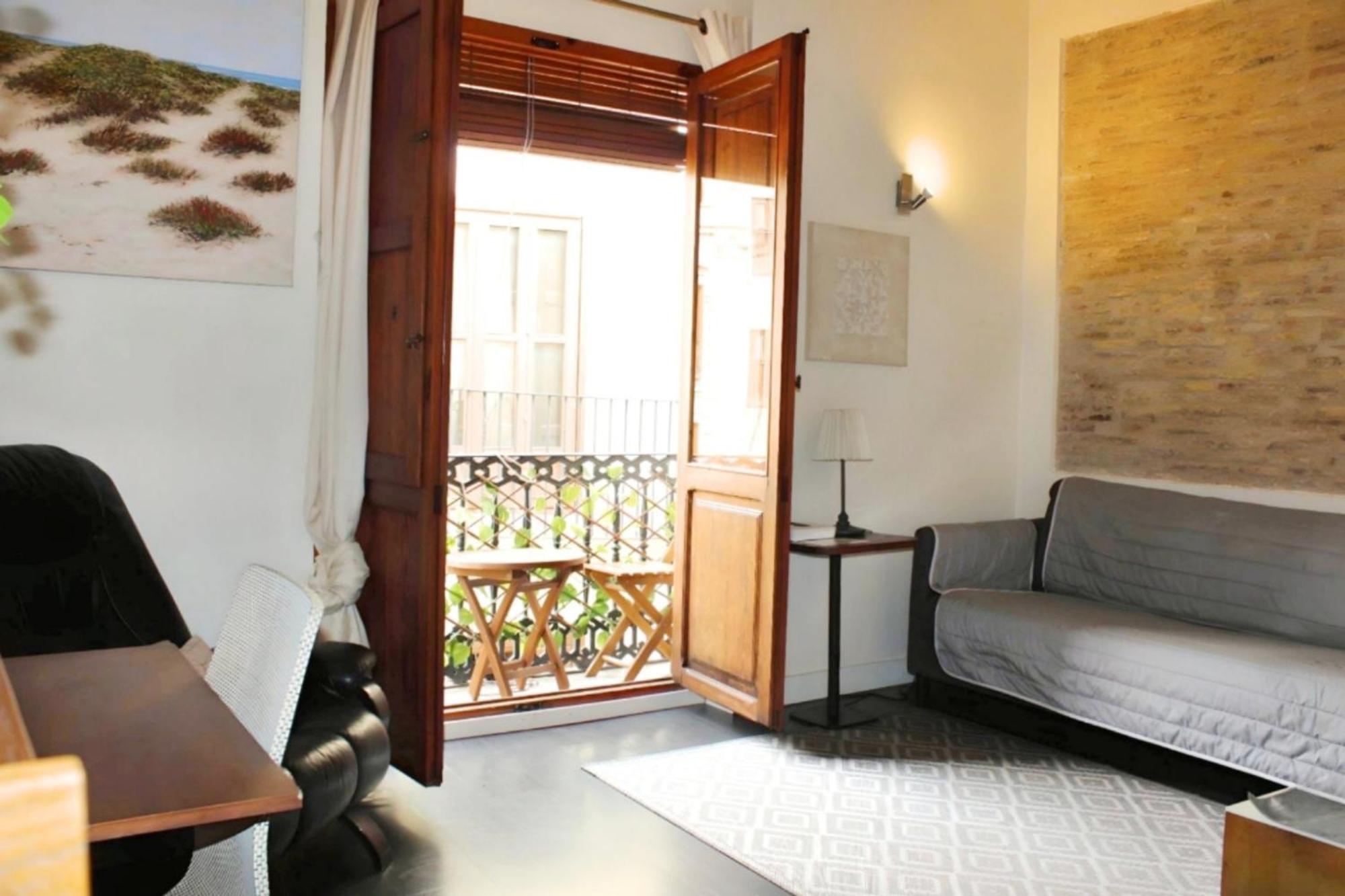 Apartamento Reformado Cerca De La Plaza Redonda Valencia Exterior photo
