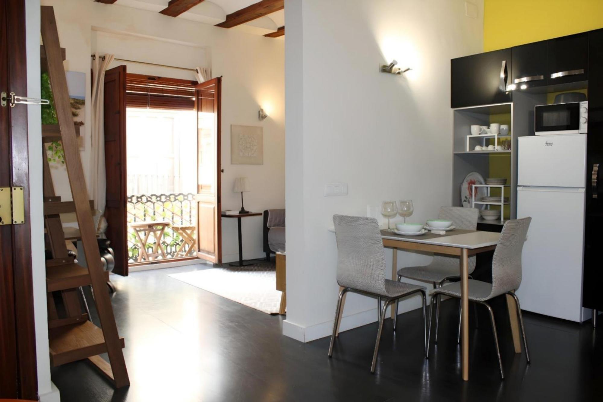Apartamento Reformado Cerca De La Plaza Redonda Valencia Exterior photo